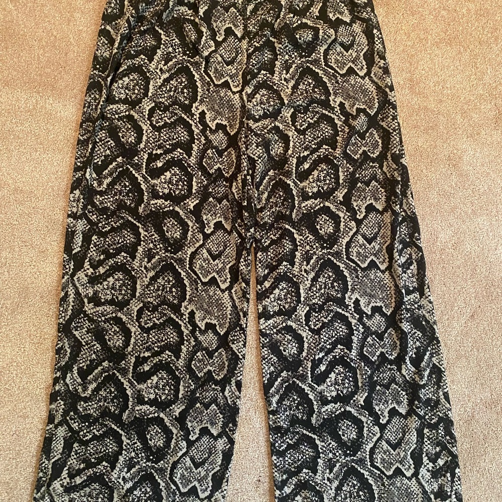 Larry Levine Black and Gray Snake Print Pants